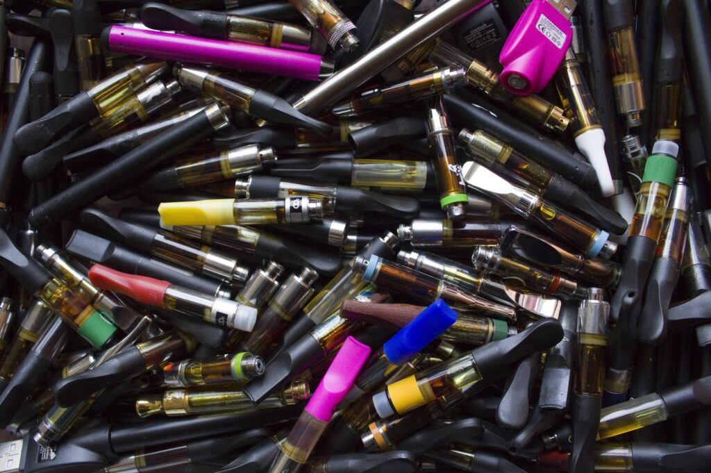diposables and vape cartridges